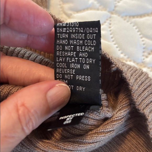 AGB Taupe Ribbed Knit Top with Leather-Look Front Pocket Accents Long Sleeves XL - Picture 9 of 9